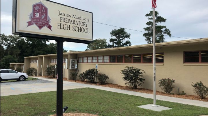 Secundaria de Florida sortea rifles y pistolas entre alumnos y maestros "Por el bien de los chicos"
