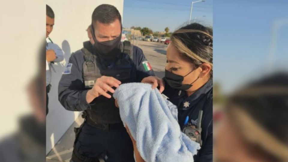 La mujer se presentó en el lugar, ayudada por un taxista, quien indicó no alcanzar a llegar al hospital y optando por la ayuda de la comisaría