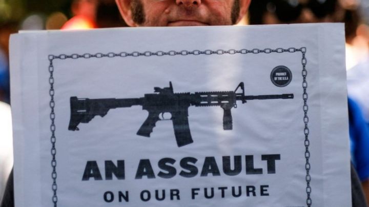 Proponen impuesto de 1000% a armas semiautomáticas en Estados Unidos