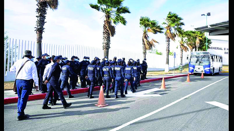 Policías invadieron el recinto legislativo