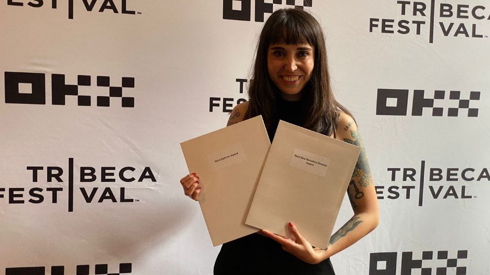 La cineasta mexicana obtiene dos premios en el Festival de Cine de Tribeca con la cinta 'Huesera'.