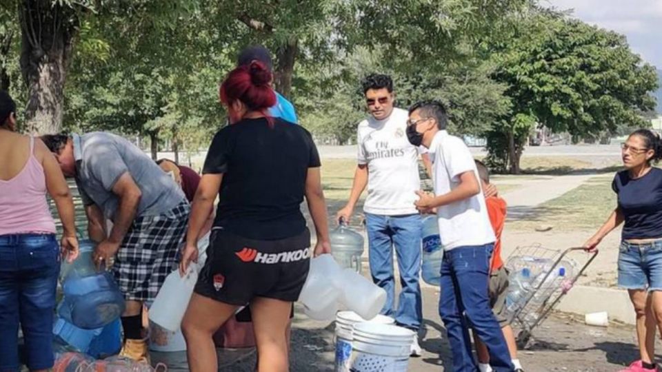 Habitantes se quejan de que no hay agua, pero sí deben pagar