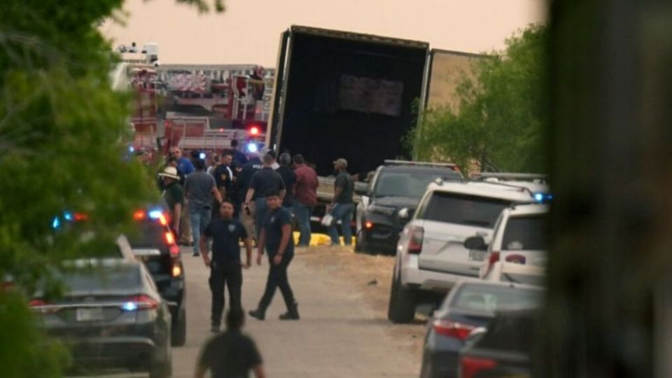 Las autoridades recibieron un llamado por parte de los ciudadanos, quienes decían escuchar gritos al interior de la caja de un tráiler abandonado.