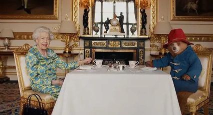 La Reina Isabel toma el té con el oso Paddington para celebrar su jubileo