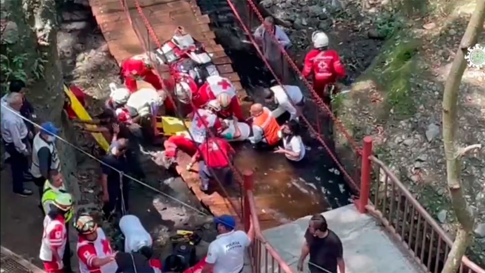 El puente colapsó durante la reinauguración del paso Ribereño en Amanalco