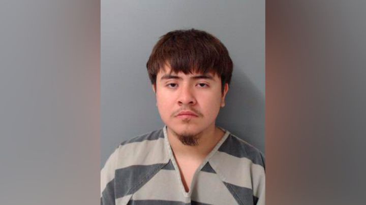 Laredo, Texas: Lo arrestan por abuso de menor y posesión de material prohibido