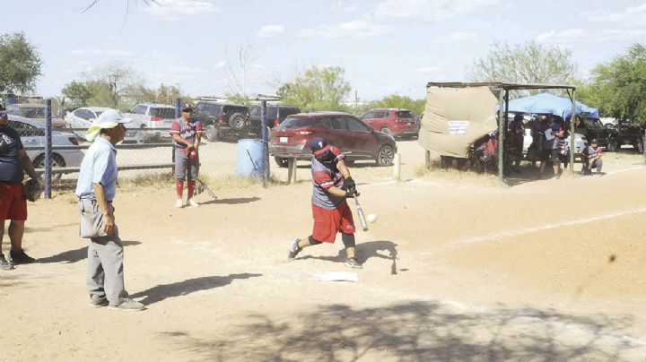 Despluma Deportivo Ramiro Peña a los Cardenales en Liga de Softbol Alijadores