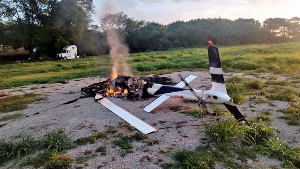 En un predio de Tamasopo, se encontraron los cuatro cuerpos maniatados y el helicóptero incendiado