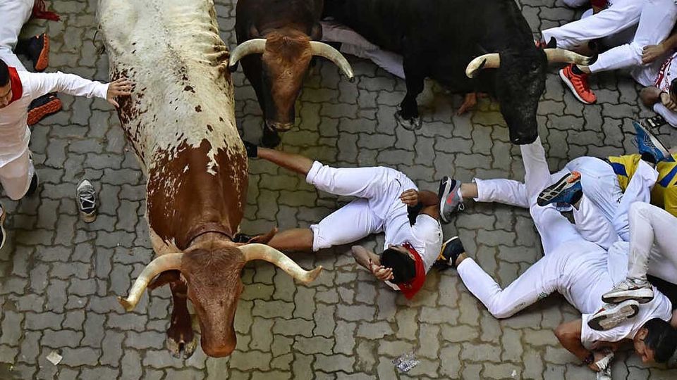 Turistas de todo el mundo llegan a las fiestas de San Fermín