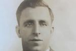 Dedica demoledor obituario a su padre fallecido, revelando ser un "mujeriego, borracho y abusador"