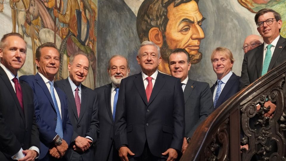 El presidente de México, Andrés Manuel López Obrador con empresarios.