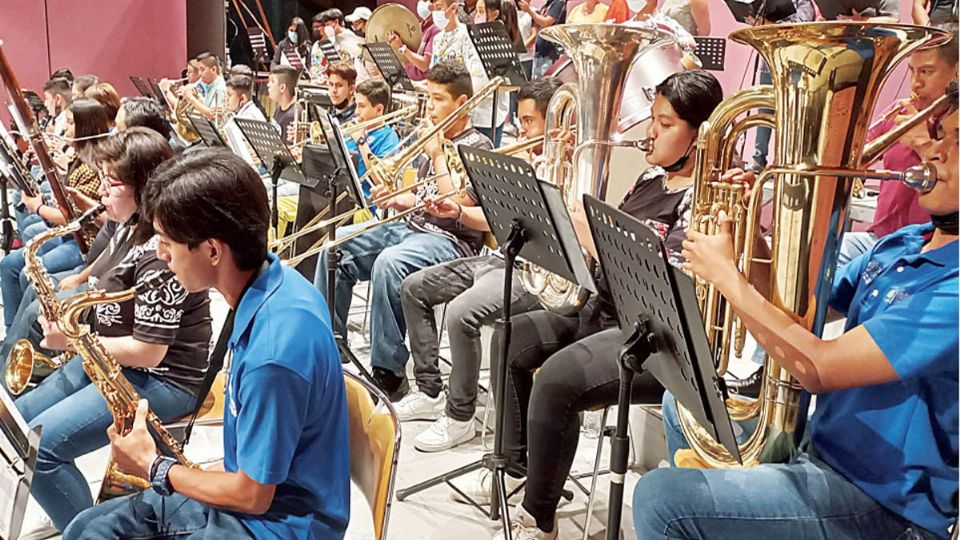 El concierto fue en el emblemático recinto de la capital de estado, el teatro Amalia G. de Castillo León. Previo a ello los participantes de esta frontera viajaron para ensayar y alistar todo para la presentación.

