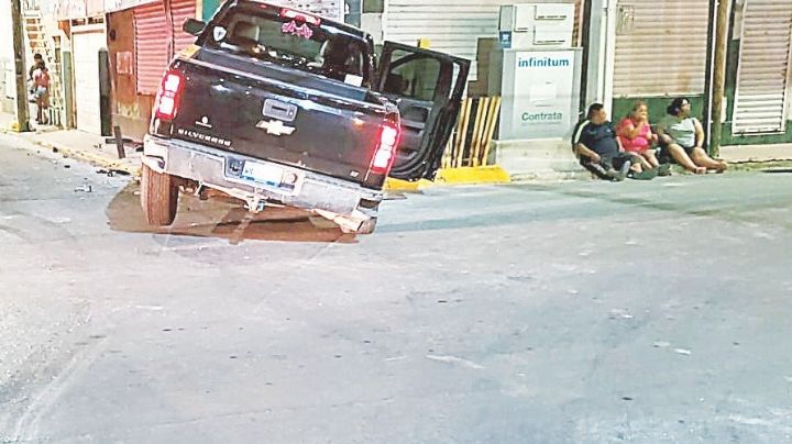 Choca camioneta en 20 de Noviembre y Perú