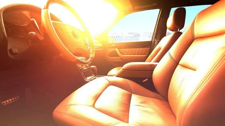 Arrestan a par de abuelitos por dejar a su nieto dentro de automóvil; sufrió golpe de calor