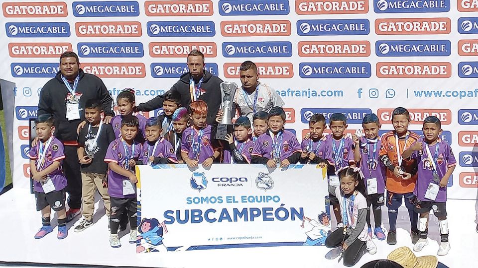 Jugadores y cuerpo técnico de Básicas Lobos Negros realizaron un buen papel en la Copa Franja, en la ciudad de Puebla