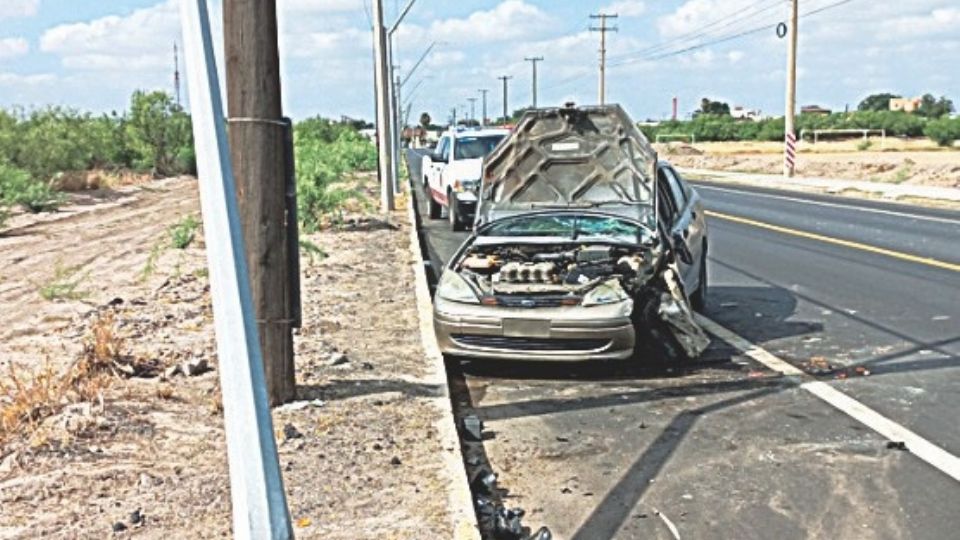 Autoridades de Tránsito y Vialidad que llegaron al lugar, reportaron que encontraron abandonado un carro Ford Focus