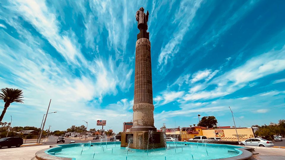 El 18 de julio de 1956 se inauguró el Monumento a Benito Juárez, obra del escultor mexicano Juan Fernando Olaguíbel Rosenzweig (1896-1976)