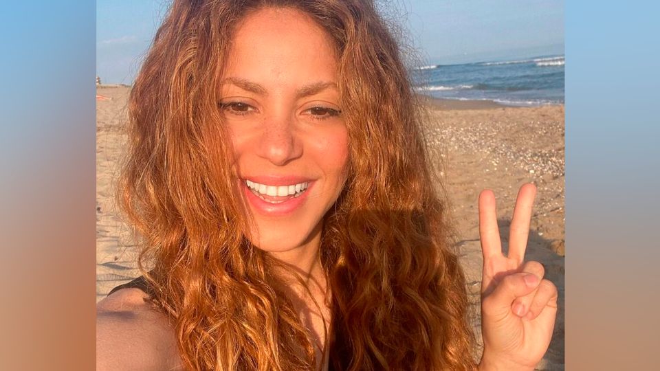 La colombiana se tomó un descanso, disfrutando de la playa junto a sus hijos Sasha y Milán