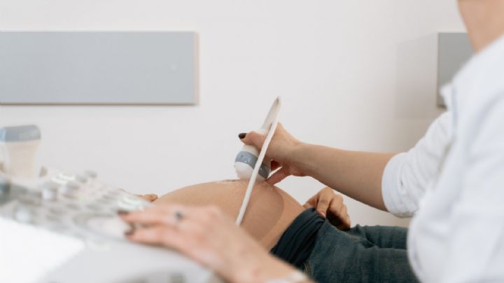 Dan 50 años de cárcel a mujer que sufrió aborto espontáneo en El Salvador