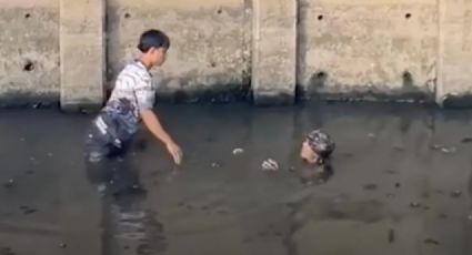 "No dejan meditar": Confunden a hombre que meditaba en el agua con un cadáver