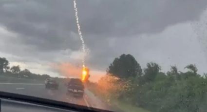 Video: Mujer graba cómo cae un rayo sobre la camioneta de su esposo en Florida