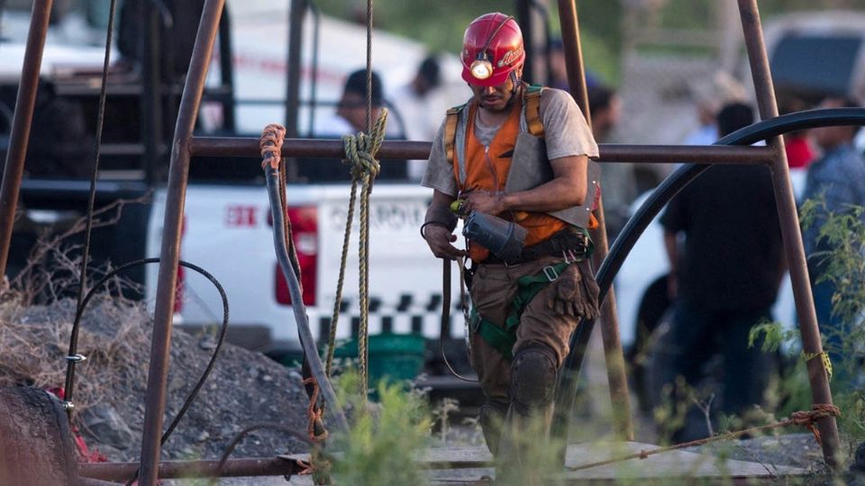 Hoy los buzos podrían entrar a los pozos para buscar rescatar a los 10 mineros atrapados.