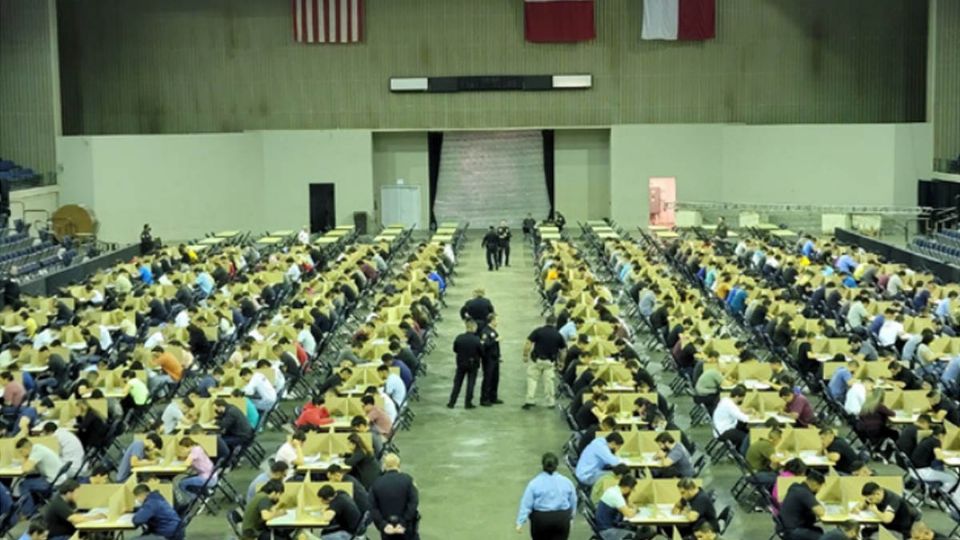 Después del examen por escrito viene la prueba
física, muy extenuante, para ingresar a la academia
local de Policía y convertirse en oficiales