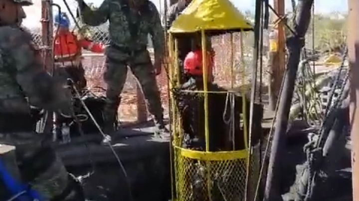 VIDEO: Comienza el descenso de buzos en labores de rescate de los 10 mineros