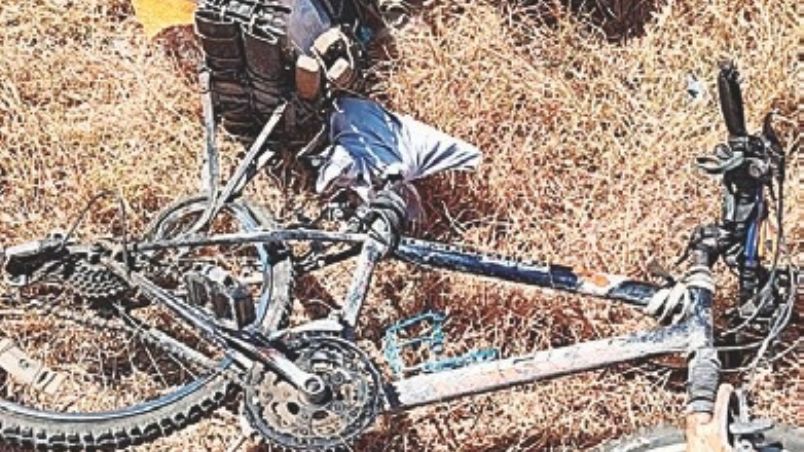 La bicicleta quedó a un lado de la carretera, cerca de la colonia El Campanario.
