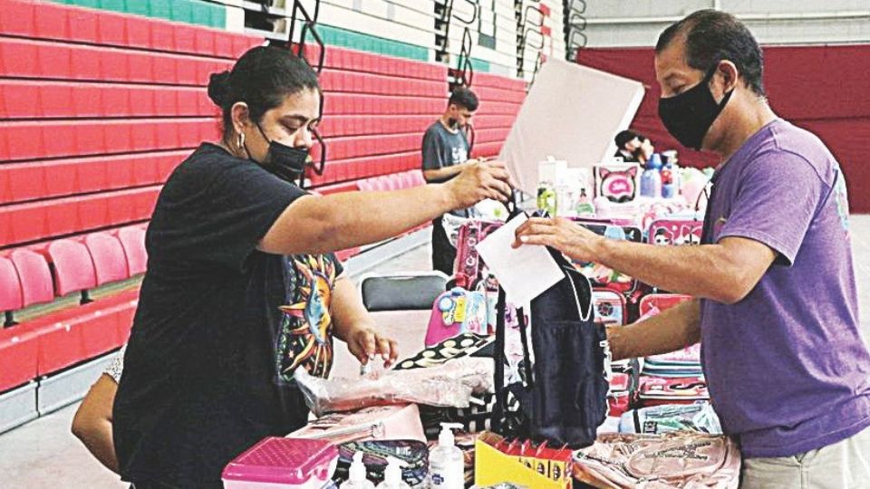 Los padres de familia tendrán la oportunidad de adquirir los útiles a bajo costo.