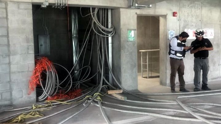 Empleada de limpieza cae 10 pisos ¡por jugar a las escondidas!