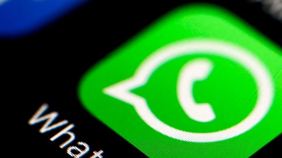 WhatsApp es una aplicación de Meta que sirve para mandar y recibir mensajes instantáneos