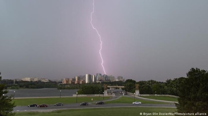 Mueren tres personas al caer rayo frente a la Casa Blanca
