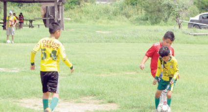 Saque inicial en la Liga Escolar Ferrocarrilera