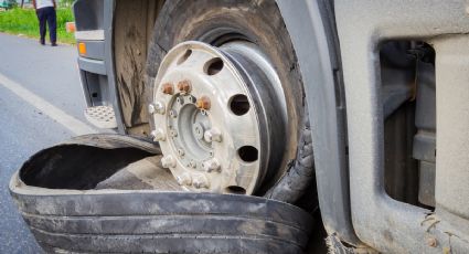 Hombre muere al ser golpeado por llanta de camión en carretera Interestatal 35