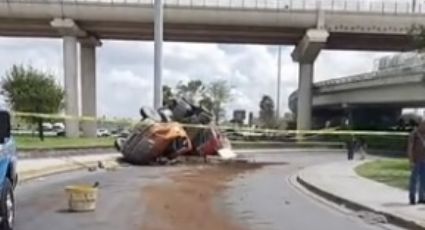 Muere prensado conductor de tráiler en volcadura