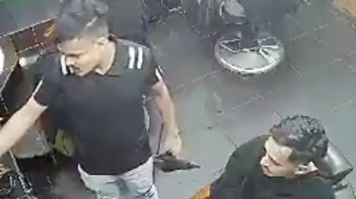 Mueren jóvenes en barbería tras estallarles la secadora de cabello | VIDEO