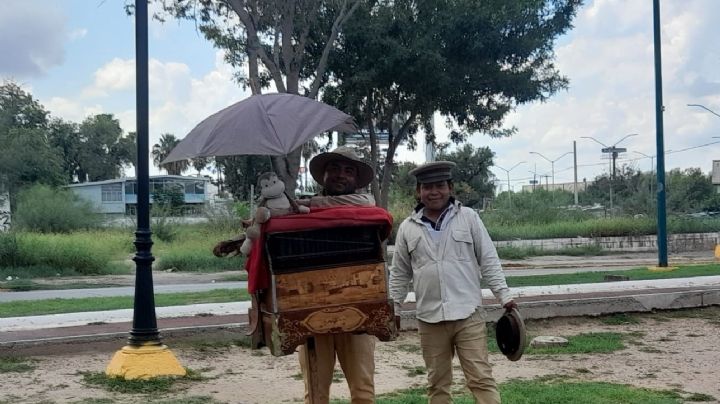 Organilleros comparten su pasión  en calles de Nuevo Laredo
