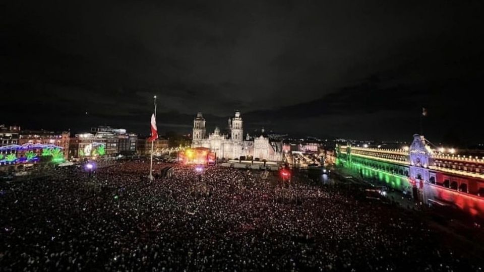 Previo a la Ceremonia de Grito de Independencia, los Tigres del Norte llenaron el Zócalo capitalino