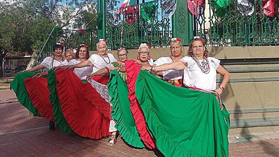 Y bailes regionales, en la Plaza Juárez.