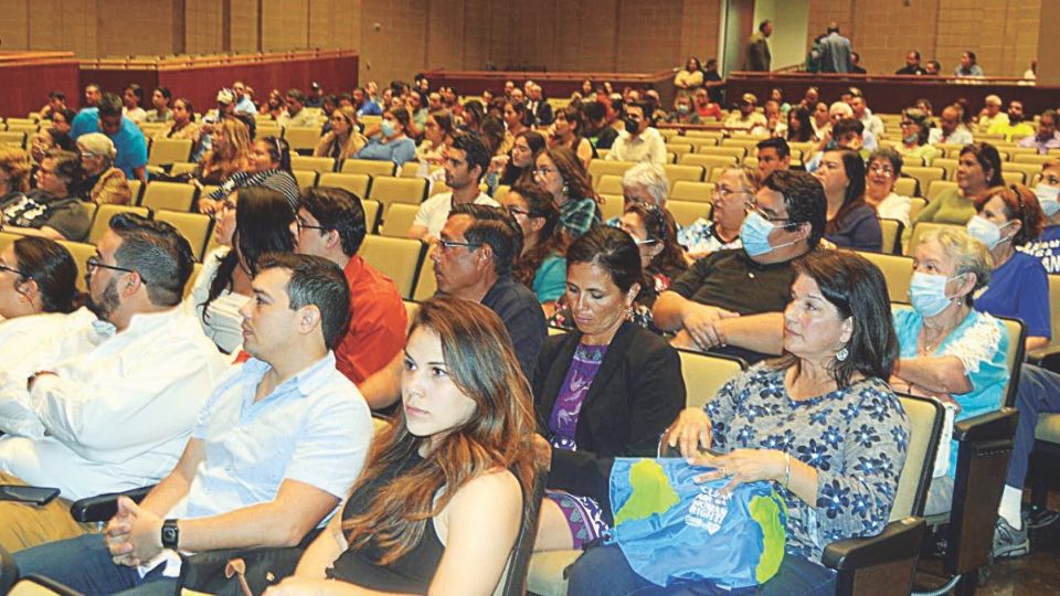 Miembros de la comunidad estuvieron en la audiencia pública de la EPA.