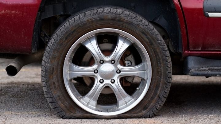 Muere atropellado al reparar llanta en colonia Cumbres de Monterrey