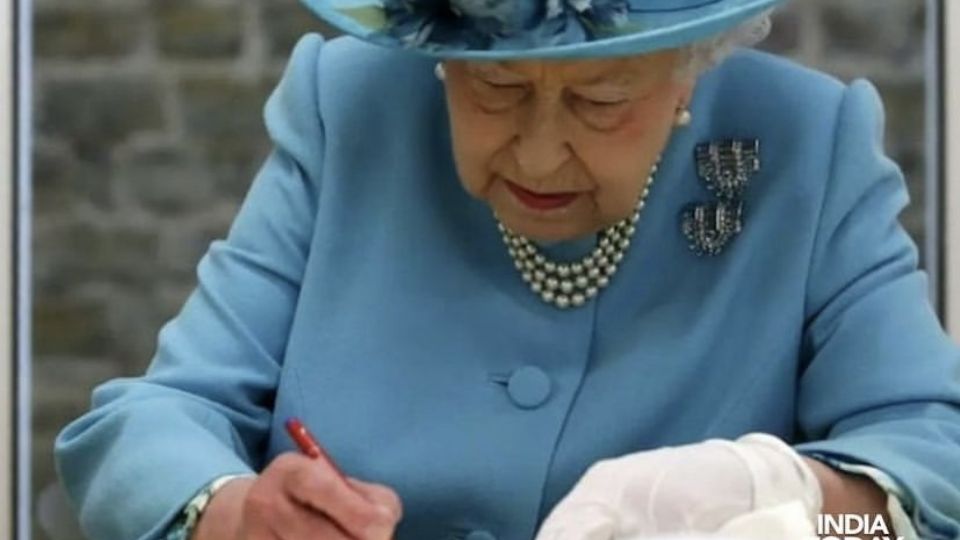 La reina Isabel II escribió una carta dirigida al pueblo de Sidney, que deberá ser abierta en el año 2085.