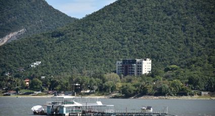 Paseantes dejan 2 toneladas de basura en Presa 'La Boca' en el puente