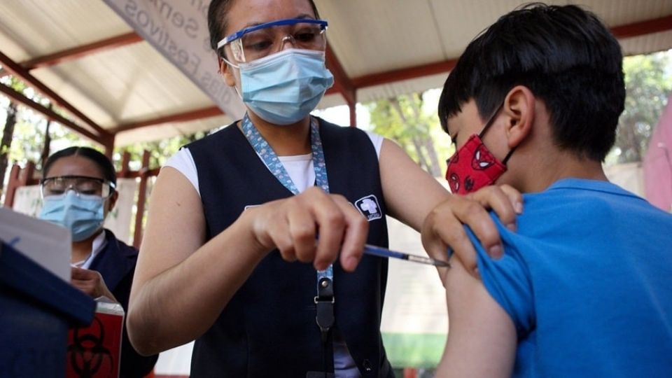 Esta semana da inicio la segunda vacunación covid en los más pequeño de la familia; entérate en qué lugares se podrá administrar el biológico