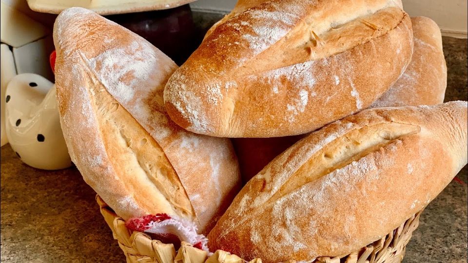 Comer pan bolillo como remedio para el susto es muy popular en México