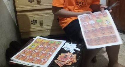 Padre le regala copias de estampas a su hijo para completar el álbum Panini del Mundial