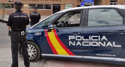 Hombre deja a su hijo de tres años encerrado en un auto para irse a prostíbulo