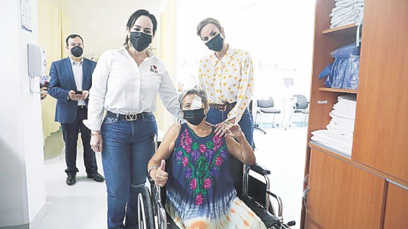 Benefician a personas de escasos recursos con operaciones de los ojos.