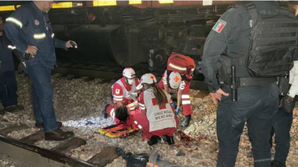 Tren le amputa las piernas a joven en Saltillo.